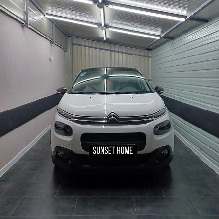 Sunset Home מוסטר מראה חיצוני תמונה